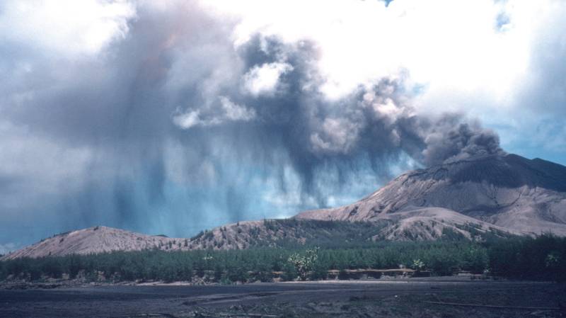 Floods and volcanic ashfall affect thousands in Ecuador