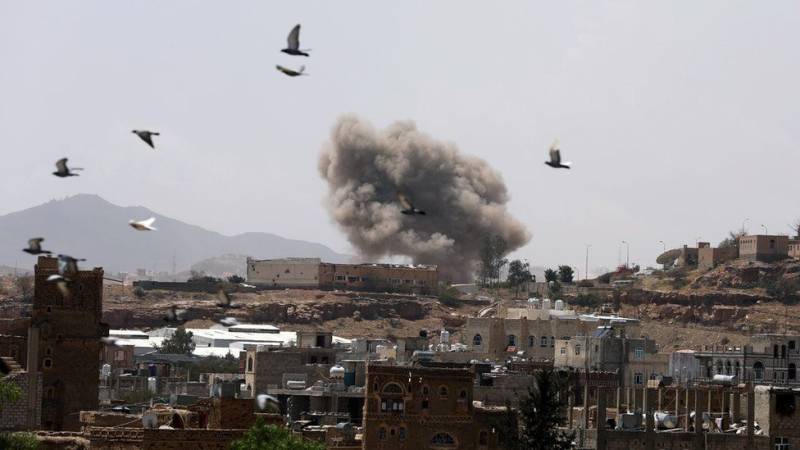 Saudi coalition strikes advancing Yemen rebels