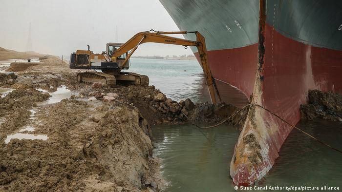 Megaship blocking Suez Canal may be refloated Saturday