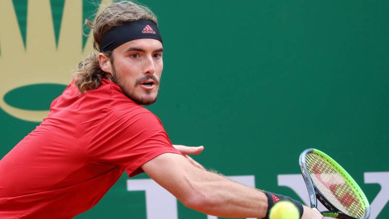 Tsitsipas moves into Monte Carlo semis as Davidovich limps out