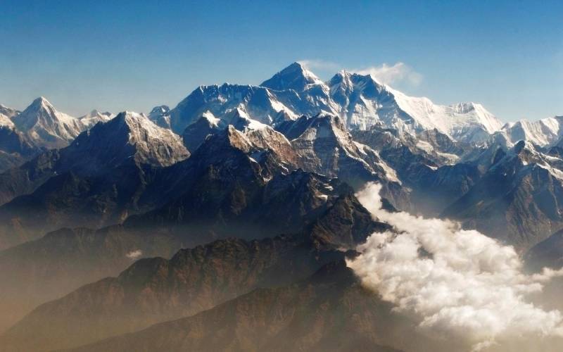 Virus reaches Everest as climber tests positive