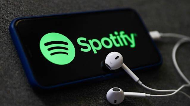 Spotify counters Apple with podcast subscriptions