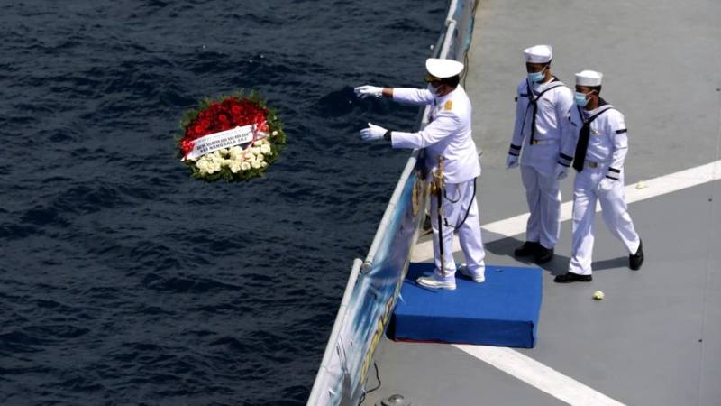 Indonesia to salvage submarine after deadly sinking disaster