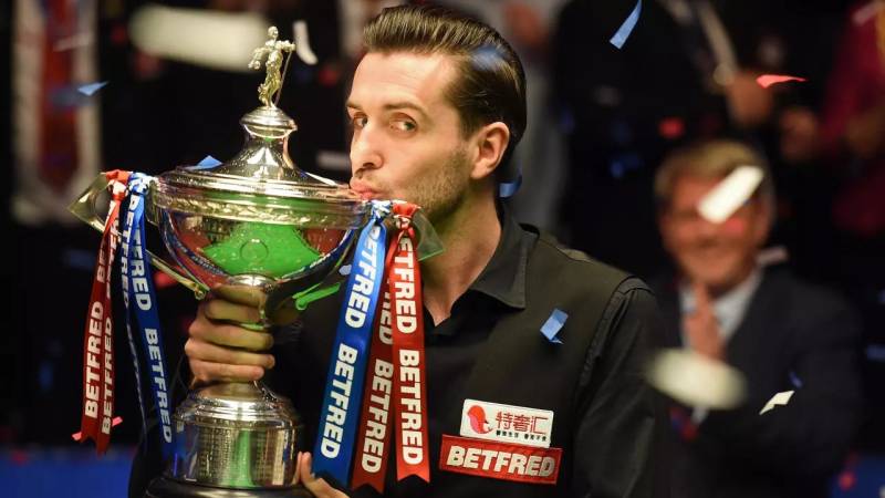 Three-time champion Selby leads Murphy 14-11 in world snooker final