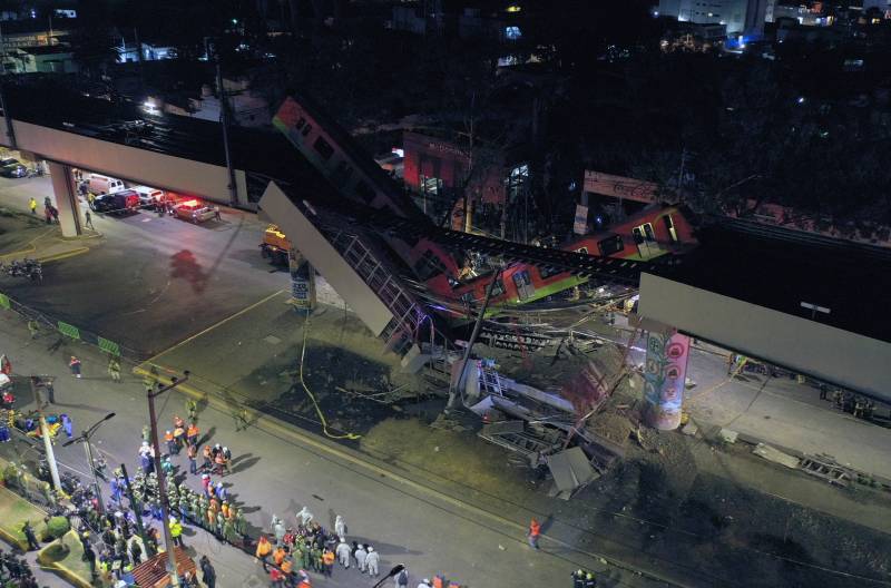 20 dead as elevated metro train collapses in Mexico