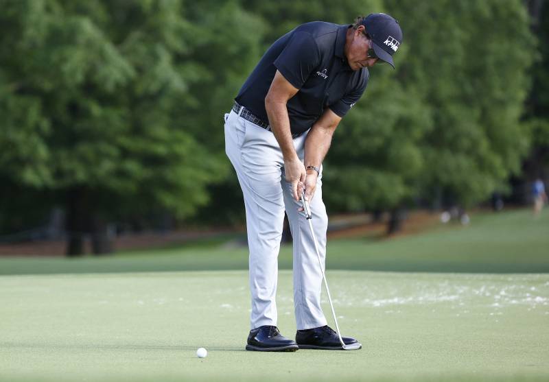 Focused Phil Mickelson leads by two at Quail Hollow