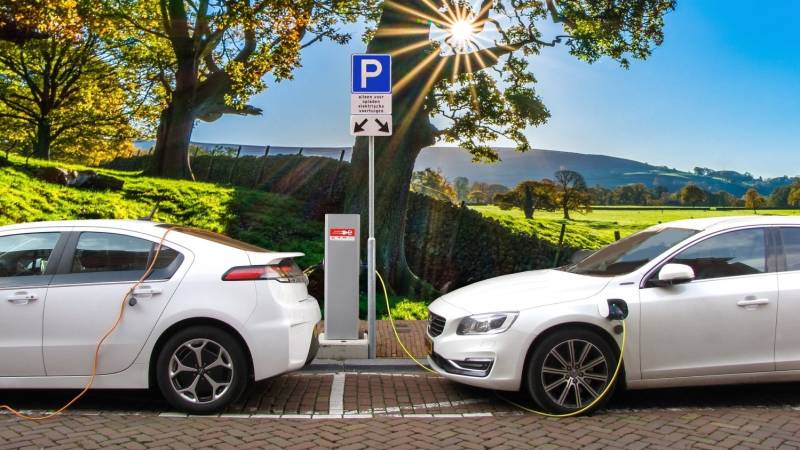 Electric vehicles cheaper than combustion by 2027: study