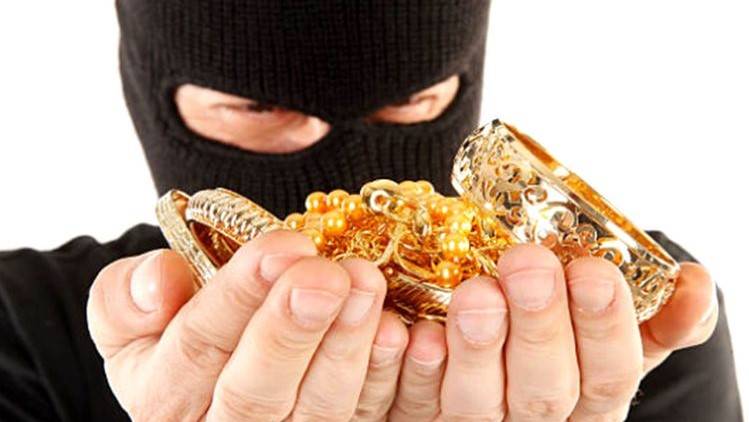 Dacoits deprive Lahoris of 162 tolas of gold on Eid