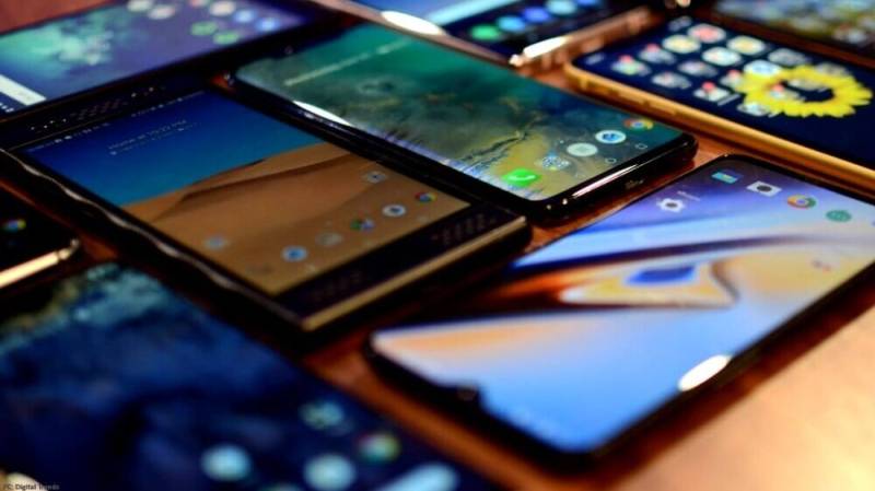 Bid to smuggle Iphones foiled at Jinnah Airport 