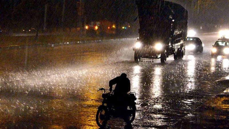 Rain alert issued for south-eastern Sindh districts as Tauktae lashes Gujarat