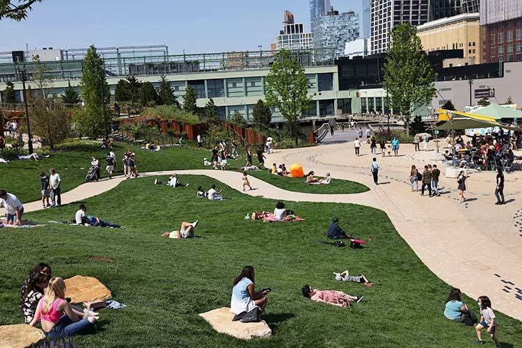 New Yorkers enjoy new park floating on Hudson River