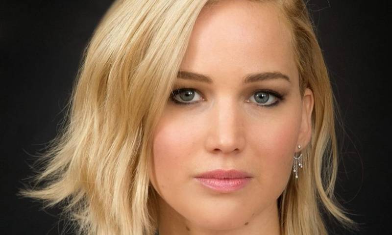 Jennifer Lawrence, husband Cooke Maroney spotted twinning