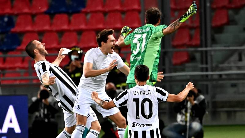 Juventus and AC Milan qualify for Champions League, Napoli miss out