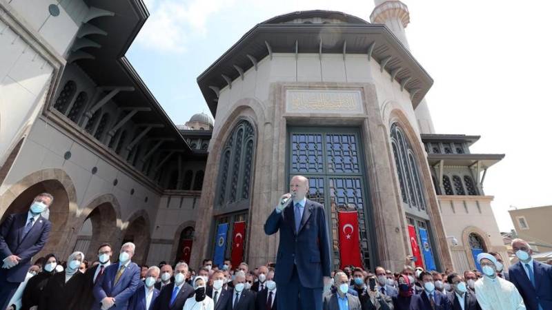 Erdogan inaugurates mosque in Istanbul's Taksim Square