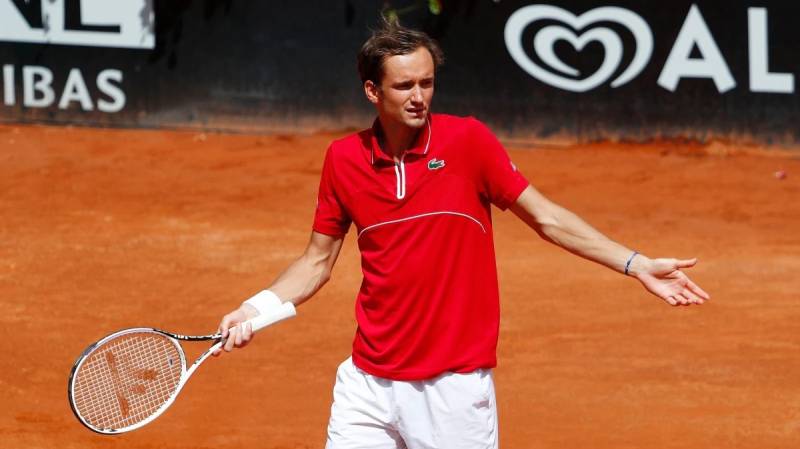 Medvedev set to maintain French Open's legacy of unorthodox Russians