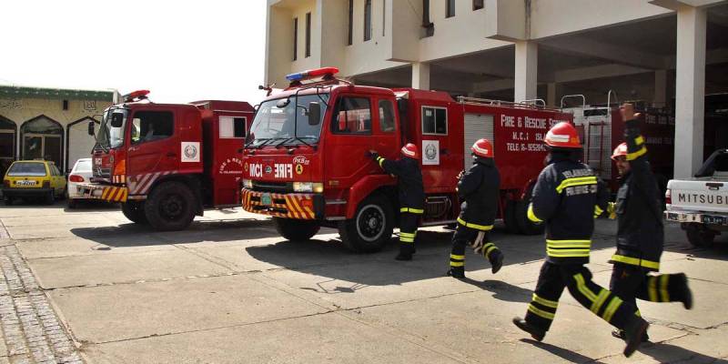 Two die as gas tanker catches fire at Sahiwal overhead bridge