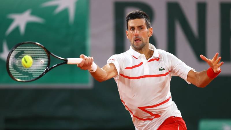 Djokovic cruises into Roland Garros last 32