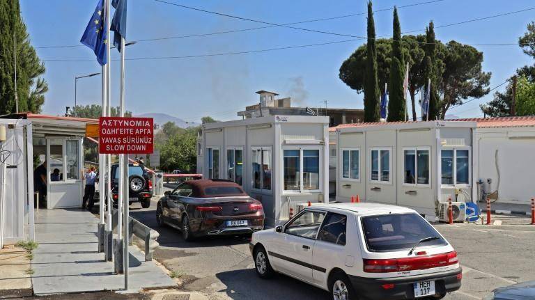 Cyprus crossings reopen as Covid restrictions eased