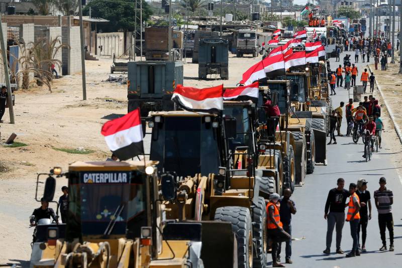 Egypt sends 'reconstruction' convoy to bombed-out Gaza