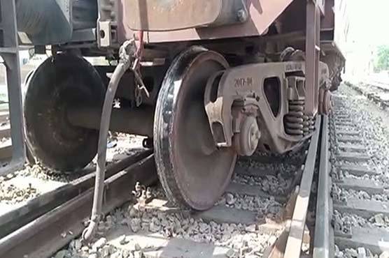 Train kills nine railway workers in northwest China