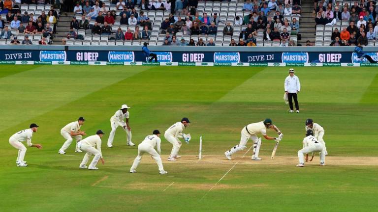 Root falls to first ball of fourth day in England-New Zealand 1st Test