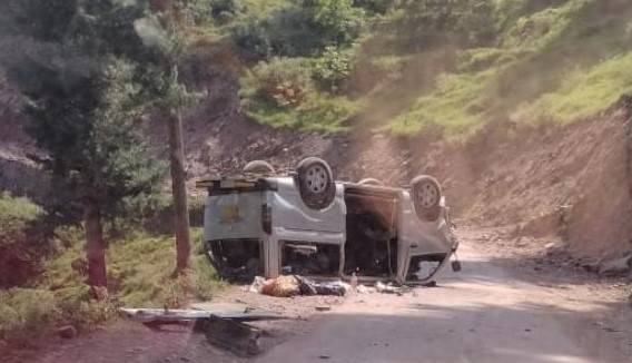 Tourist dies, eight injured in Mansehra van crash