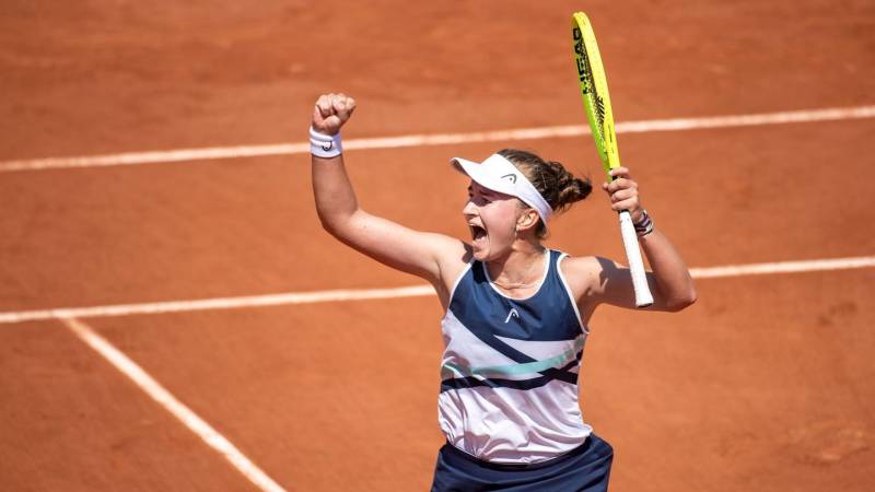 Krejcikova into maiden Grand Slam quarter-final at French Open