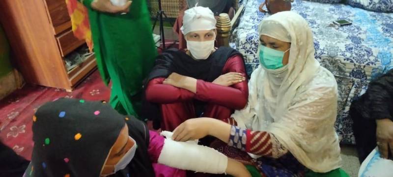 Red Crescent training KP eunuchs for first-aid provision