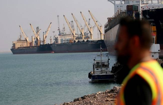 Iraq arrests two generals on suspicion of bribery at key port