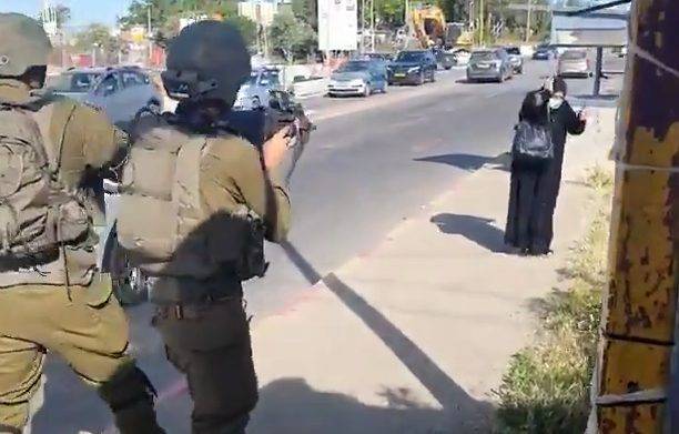 Palestinian woman 'with knife' killed by Israeli forces