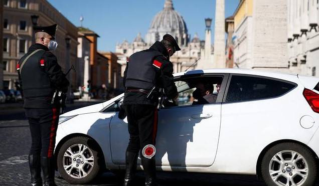 Rome police defuse bomb on politician's car