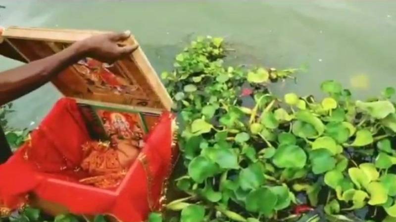 Indian baby found in box floating on Ganges