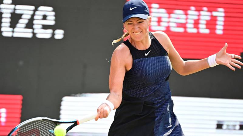 Qualifier Samsonova downs Azarenka to reach Berlin final