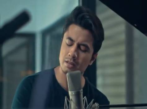 Be ready to get blown away by Ali Zafar’s unplugged rendition of Pehli Si Muhabbat