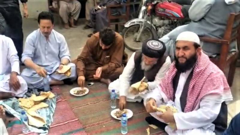 Balochistan MPAs have a meal at police station