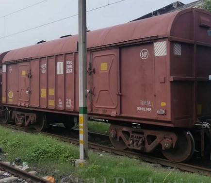 Runaway train bogie crushes man to death in Wazirabad