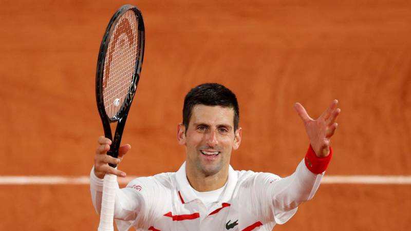 'Wolfman' Djokovic into Wimbledon last 16 for 13th time