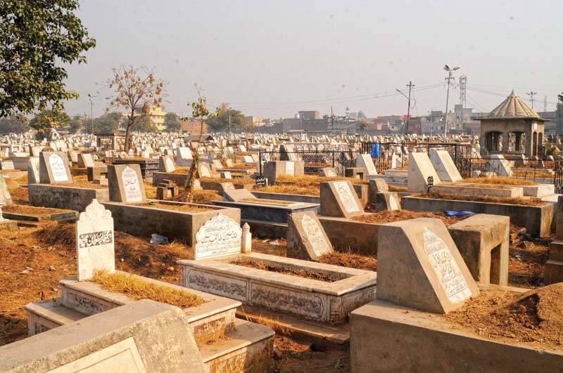 LHC orders Punjab govt to waive fees on burials in graveyards