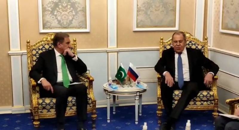 Qureshi updates Russian FM on Afghan situation