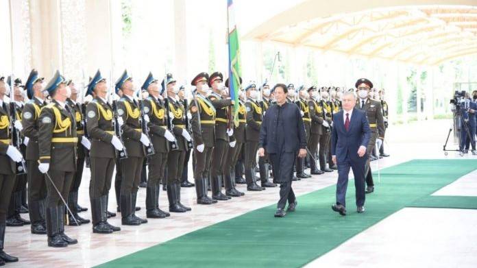 PM accorded warm welcome on arrival in Uzbekistan