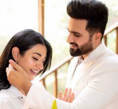 Sarah Khan, Falak Shabir to mark first wedding anniversary with music video ‘Zindagi’ 