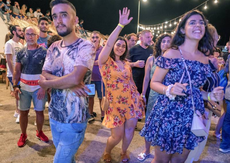 Lebanese dance, drink at annual seafood festival