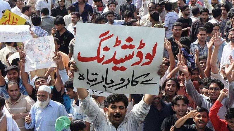 People protest against prolonged power outages in Mardan