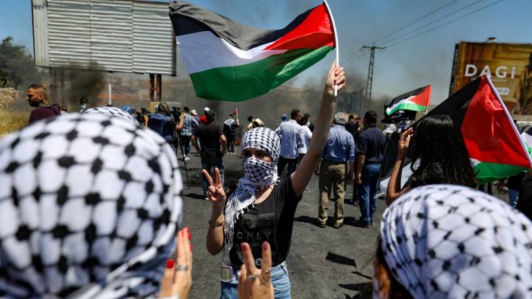 Over 140 Palestinians hurt in clashes with Israel troops: medics