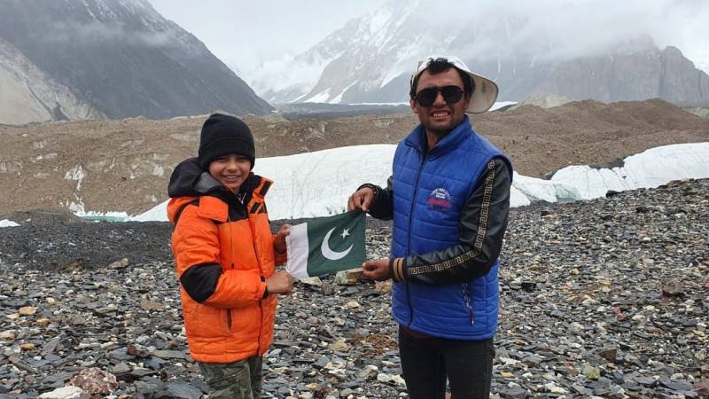 Ten-year-old Pakistani boy set world record of crossing Gondogoro La pass