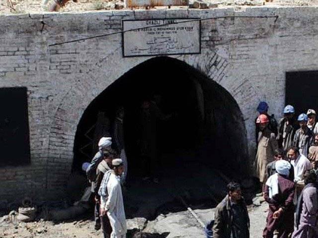 3 colliers’ bodies still trapped under mine in Jamshoro 