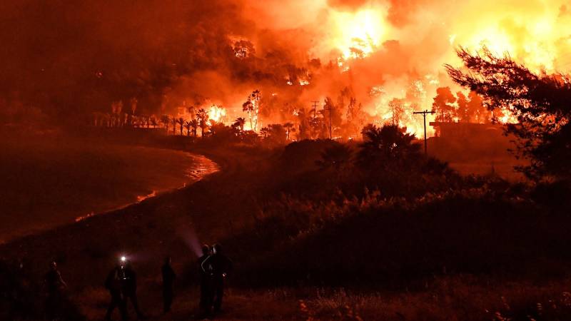 Fire surrounds Greek island monastery, 150 houses burnt