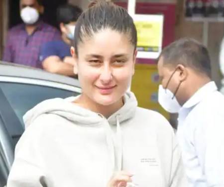 Kareena Kapoor rocking the no makeup look 