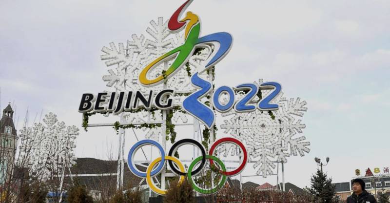 Tokyo hands Olympic baton to Beijing but virus, boycott calls weigh