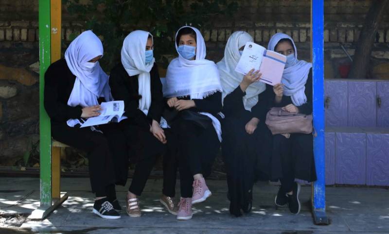 Afghan girls return to school in Herat after Taliban takeover